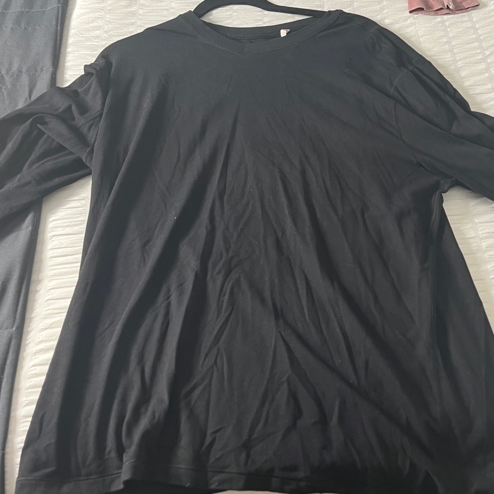 Black lululemon v-neck long sleeve shirt